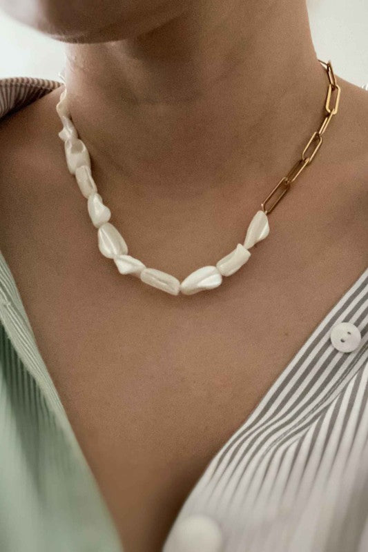 18K Gold Chain & Shell Pearl Necklace - Sophisticated Statement Piece