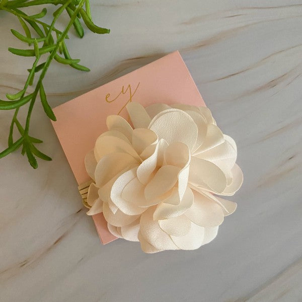 Chiffon Petals Rosette Tie Necklace - Versatile and Eye-Catching Fabric Flower Necklace