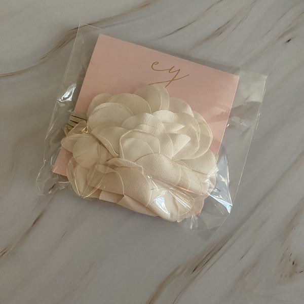 Chiffon Petals Rosette Tie Necklace - Versatile and Eye-Catching Fabric Flower Necklace