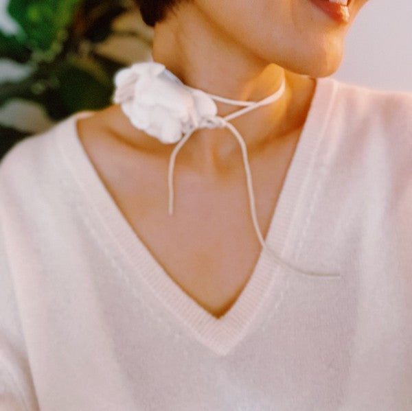 Chiffon Petals Rosette Tie Necklace - Versatile and Eye-Catching Fabric Flower Necklace