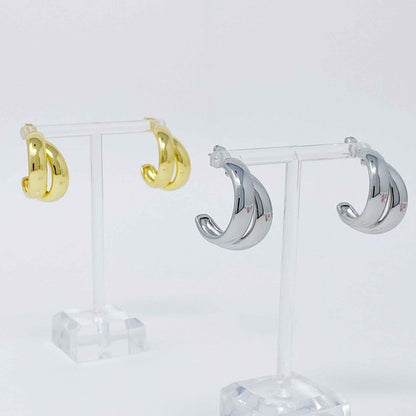 18K Gold Lean On Me Hoop Earrings - Chic and Edgy Style for Everyday