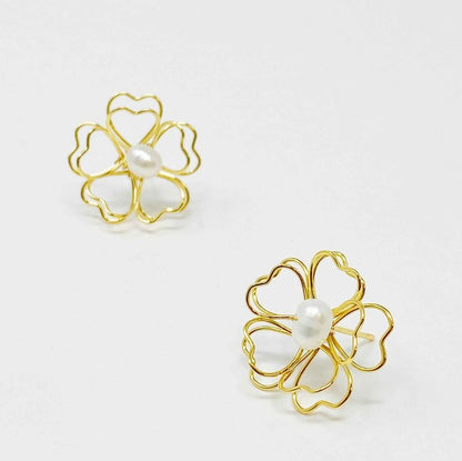 18k Gold Heart Petals Earrings - Sophisticated and Classic Design