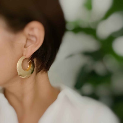 Light And Modern Hoop Earrings - Sleek and Timeless Accessories