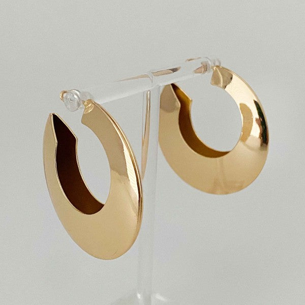 Light And Modern Hoop Earrings - Sleek and Timeless Accessories