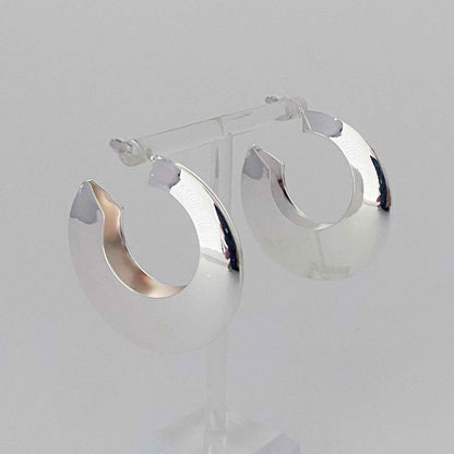 Light And Modern Hoop Earrings - Sleek and Timeless Accessories