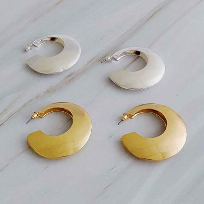 Light And Modern Hoop Earrings - Sleek and Timeless Accessories