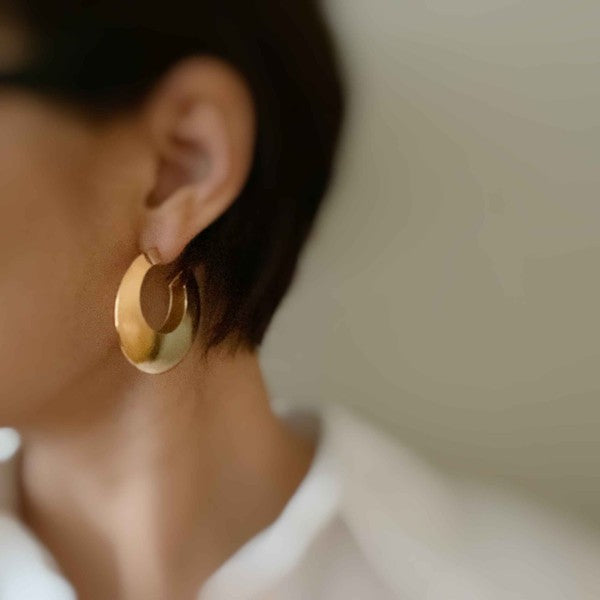 Light And Modern Hoop Earrings - Sleek and Timeless Accessories