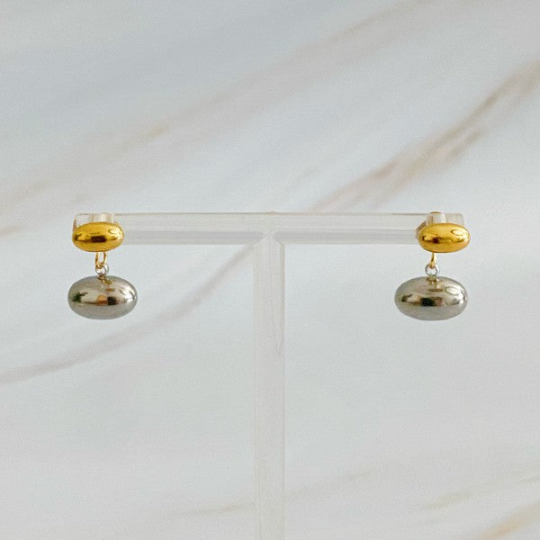 18k Gold Dangling Mini Bean Earrings - Stylish and Sophisticated Two-Toned Design