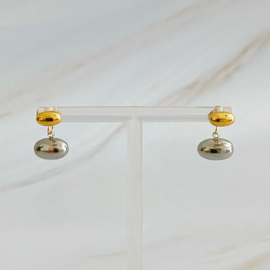 18k Gold Dangling Mini Bean Earrings - Stylish and Sophisticated Two-Toned Design