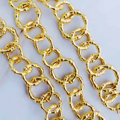 18K Gold Artfully Linked Chain Necklace with Luxurious Texture Finish