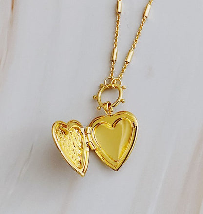 18K Gold Slash Heart Open Locket Necklace - Unique & Stylish Accessory